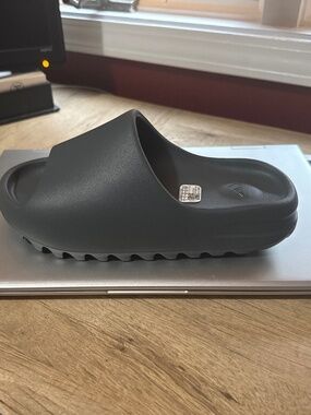 Yeezy - YZY Slide - Slate Marine